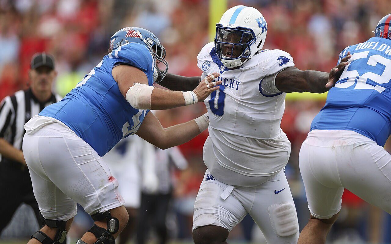 Deone Walker Kentucky Mississippi Football (copy)